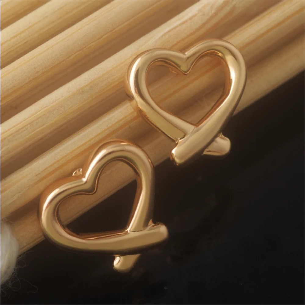 New 18K Gold Plated Heart Stud Earrings - Picture 4 of 5
